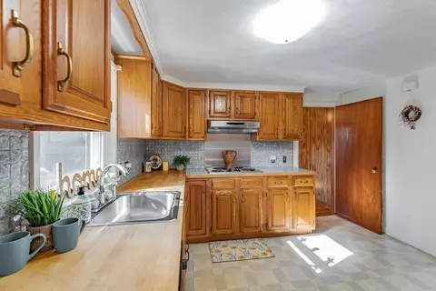 311 Holcomb Rd, Springfield, MA 01118 photo 9