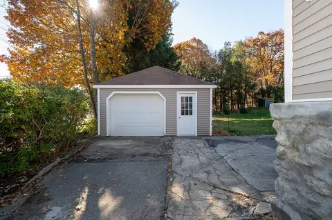 33 Brigham Rd, Worcester, MA 01609 photo 2