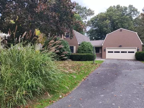 10 Sanford St, East Longmeadow, MA 01028