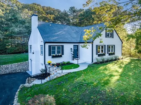 38 Evans St, Barnstable, MA 02655