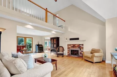 40 Kensington Dr, Sandwich, MA 02563