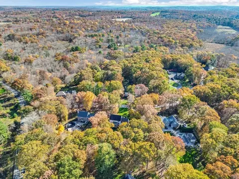 20 Hearthstone Dr, Hebron, CT 06248 photo 2