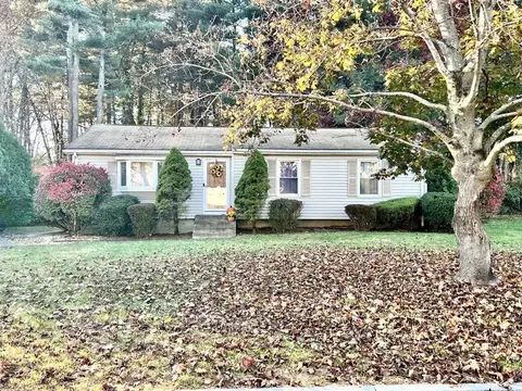 140 Ellendale, Springfield, MA 01128