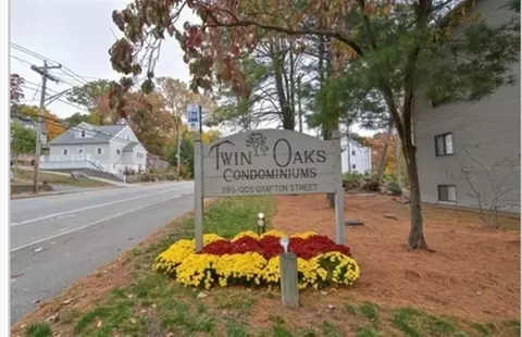 1195 Grafton St #7, Worcester, MA 01604