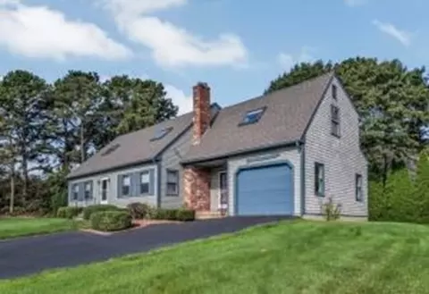 4 Surf Dr, Mashpee, MA 02649