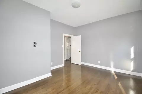 102 Florence St, Springfield, MA 01105 photo 17