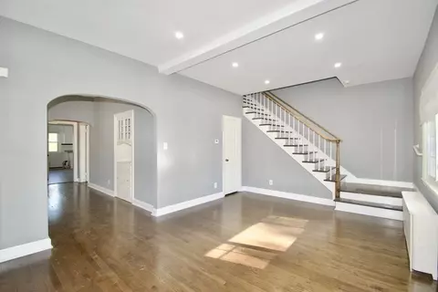 102 Florence St, Springfield, MA 01105 photo 6