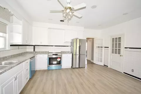 102 Florence St, Springfield, MA 01105 photo 11