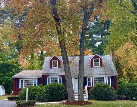 10 Oak Hill Dr, Walpole, MA 02081