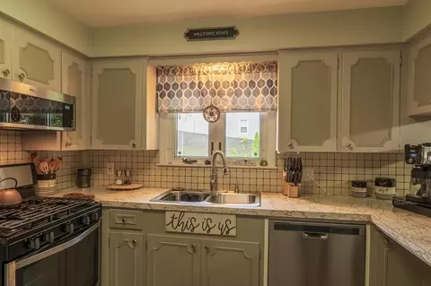 51 Montgomery St, Fall River, MA 02720 photo 3
