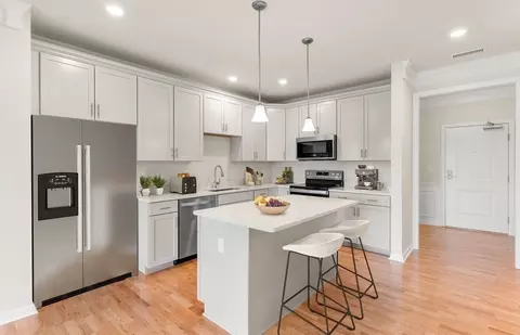2 Stratton Dr #306, Woburn, MA 01801