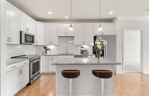 2 Stratton Dr #308, Woburn, MA 01801