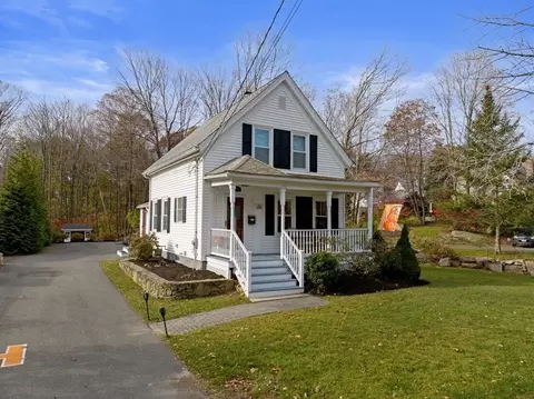 42 Ash St, Hopkinton, MA 01748