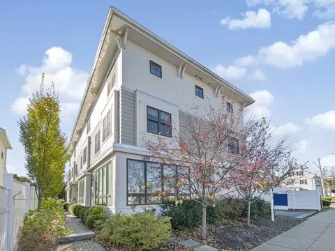 198 California St #3, Newton, MA 02458