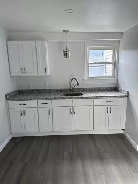 512 Alden St, Fall River, MA 02723 photo 3
