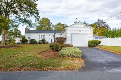 37 Roosevelt St, Seekonk, MA 02771