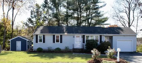 7 Kelly Erin Ln, Webster, MA 01570