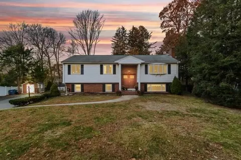 5 Bolivar Ct, Canton, MA 02021
