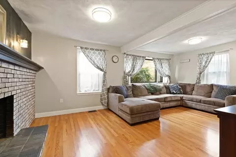 8 Lothrop St, Saugus, MA 01906 photo 9