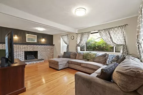 8 Lothrop St, Saugus, MA 01906 photo 5