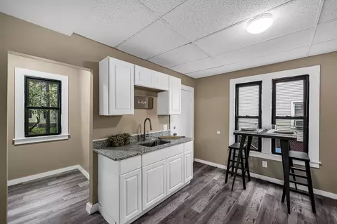 89-91 College St, Springfield, MA 01109