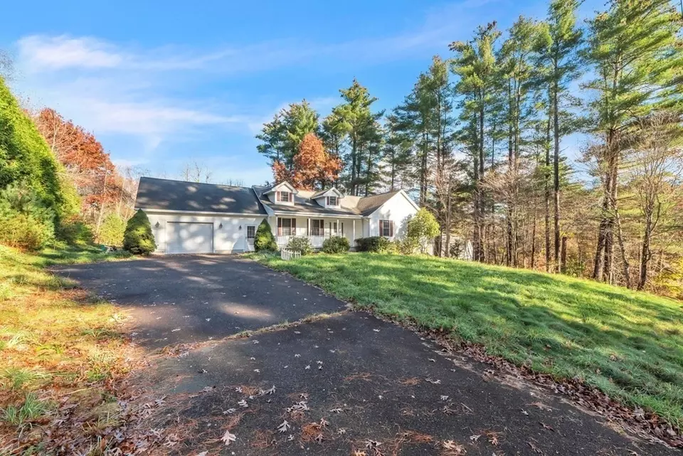 24 West St, Belchertown, MA 01007 35 Photos Movoto