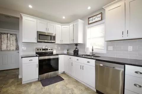 2 Dewey St, West Springfield, MA 01089