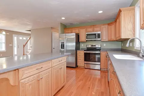 8 Roberts Rd, Dudley, MA 01571 photo 7