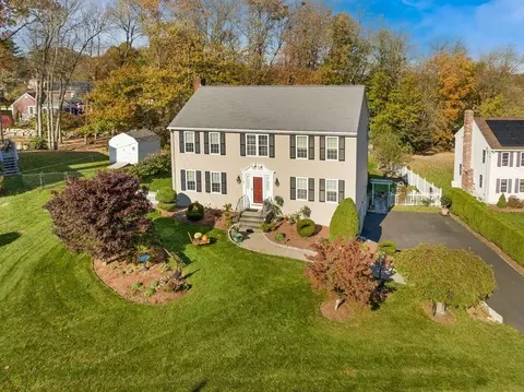 7 Ariel Cir, Milford, MA 01757