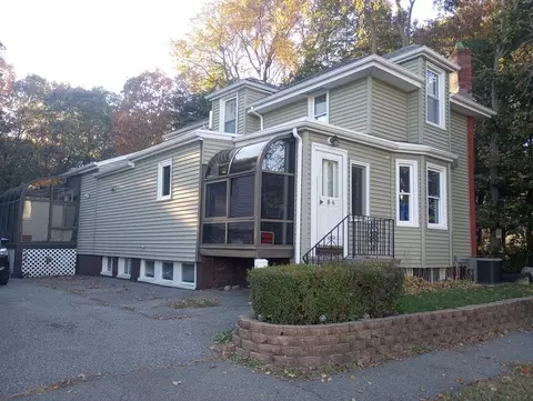 86 Winnepurkit Ave, Lynn, MA 01905