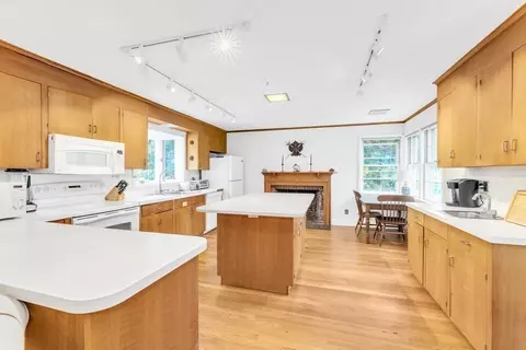 1025 High St, Dedham, MA 02026 photo 10