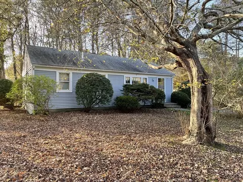 7 Hoover Rd, Yarmouth, MA 02673