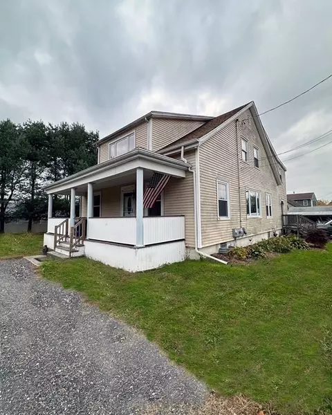 1235 Gardners Neck Rd, Swansea, MA 02777