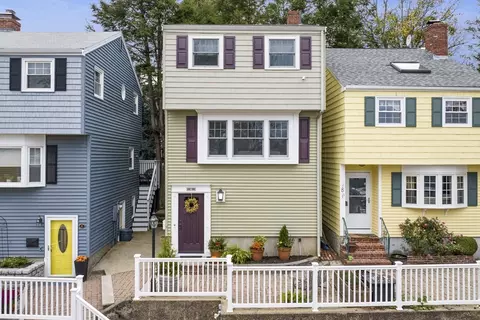 6 Colonial Ct, Marblehead, MA 01945