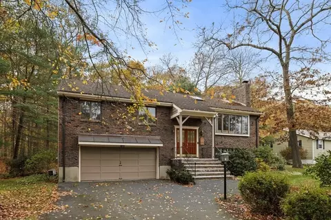 12 Juniper Dr, Saugus, MA 01906