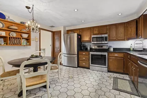 12 Juniper Dr, Saugus, MA 01906 photo 5