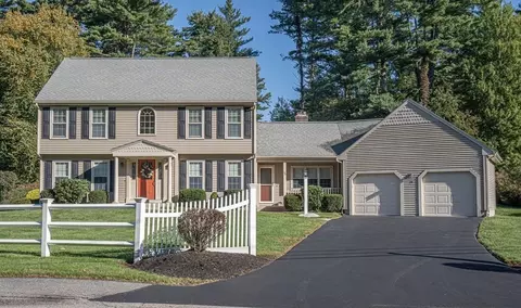 75 Lake Ridge Dr, Taunton, MA 02780