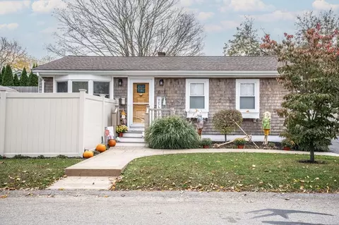 6 Pontiac St, New Bedford, MA 02745