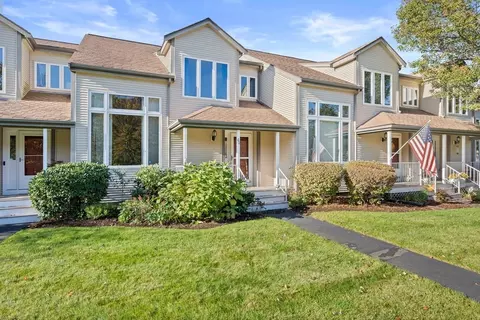 60 Willow Pond Dr #60, Rockland, MA 02370