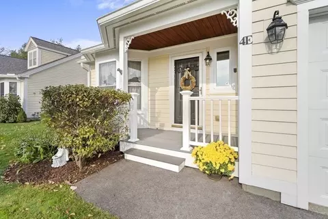 4 Strawberry Ln #E, Hudson, MA 01749