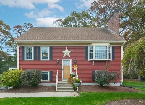 68 Cathedral Dr, Attleboro, MA 02703
