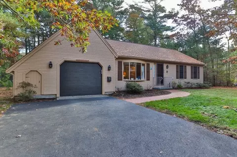 196 Eisenhower Dr, Barnstable, MA 02635