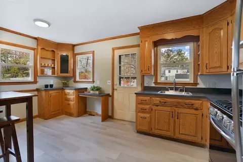 154 Sunrise Ter, Springfield, MA 01119 photo 4