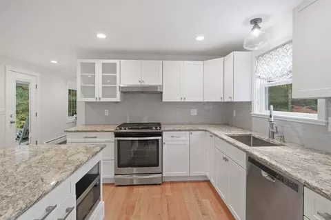 29 Stuart Rd, Rochester, MA 02770 photo 9