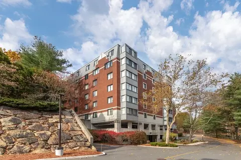 200 Ledgewood Dr #206, Stoneham, MA 02180