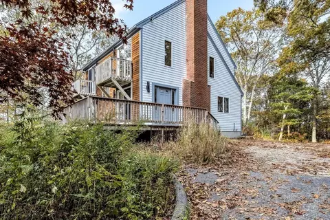 25 Mccallum Dr, Falmouth, MA 02540