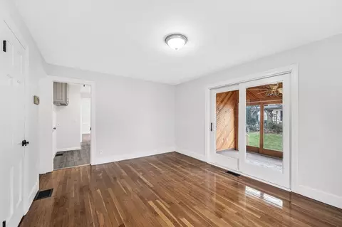 66 Lancaster St, Springfield, MA 01118 photo 9