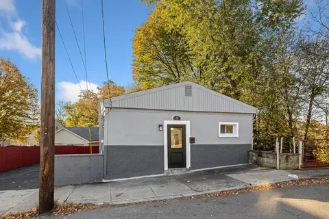 28 Warren St, Peabody, MA 01960