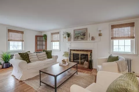 26 Windsor Rd, Stoneham, MA 02180 photo 2