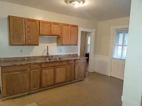 84-86 Morris St, Springfield, MA 01105 photo 4